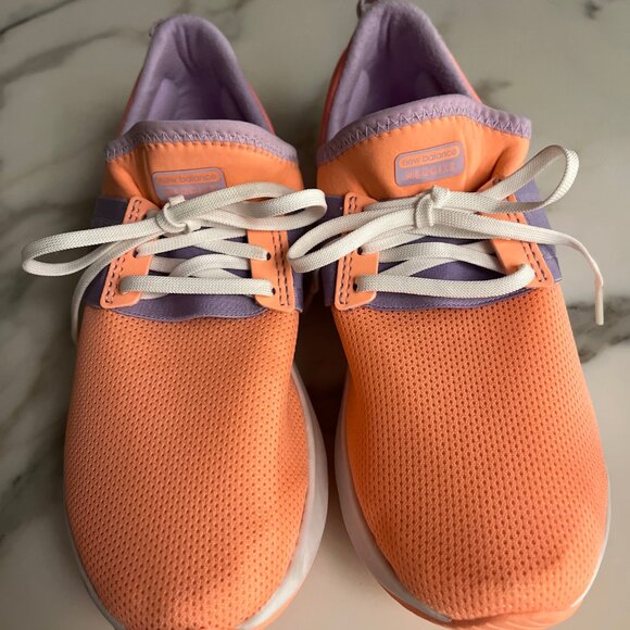 New Balance Girls DynaSoft Running Shoe Size 3 GUC - FREE SHIPPING!! - Picture 2 of 3